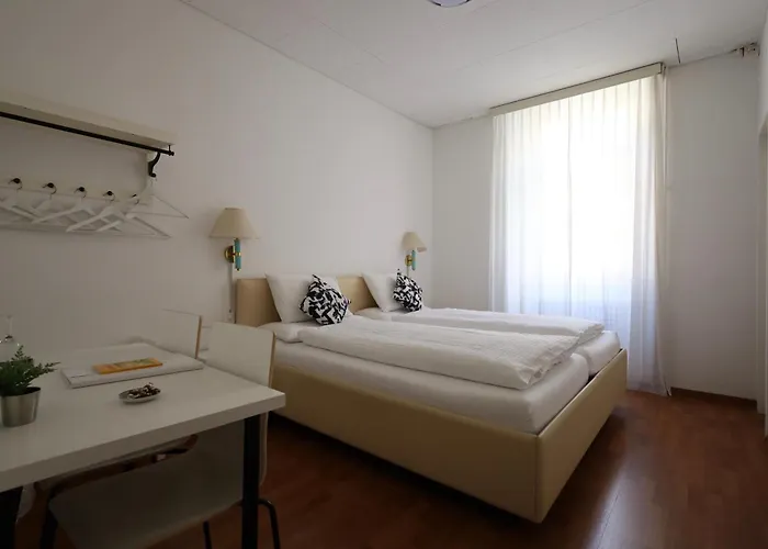 Hotel Corona 로카르노